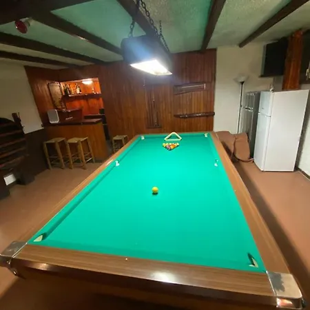 Taverna Interrata Con Biliardo Per Eventi. Apartment